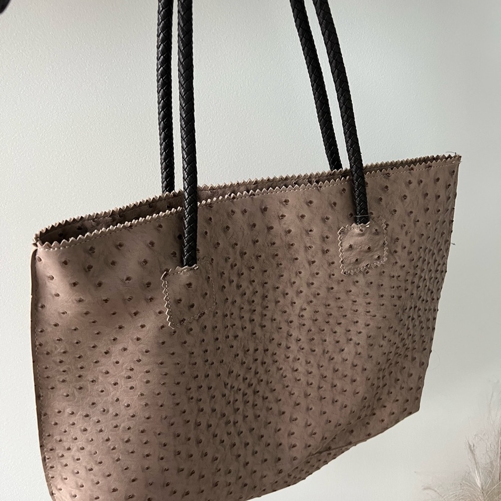 Handbag - Picture 2 of 3